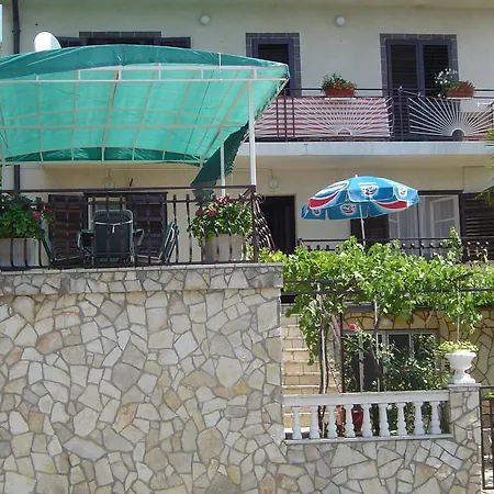 Ane Apartment *